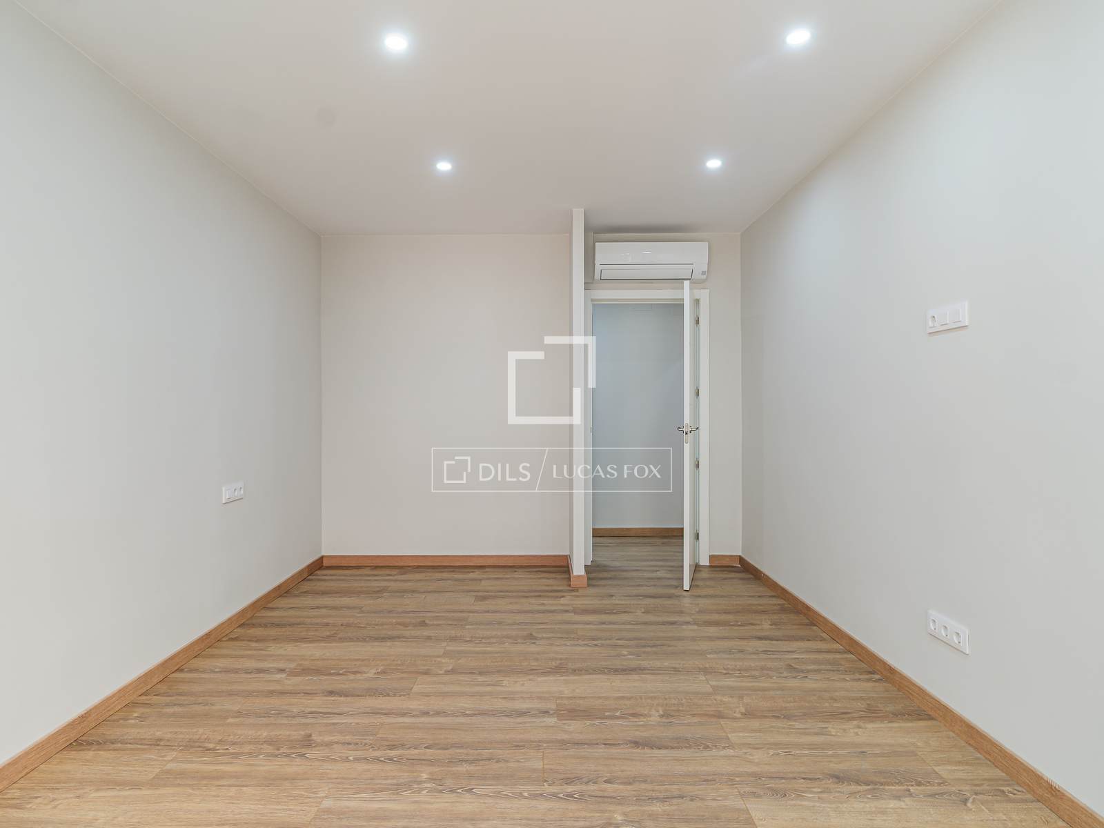 Huoneisto Barcelona, Espanja 6 makuuhuonetta, 180 m2 No. 192627
