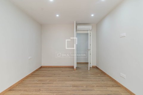 Apartment for sale in Barcelona, Spain 6 bedrooms, 180 sq.m. No. 192627 - photo 12