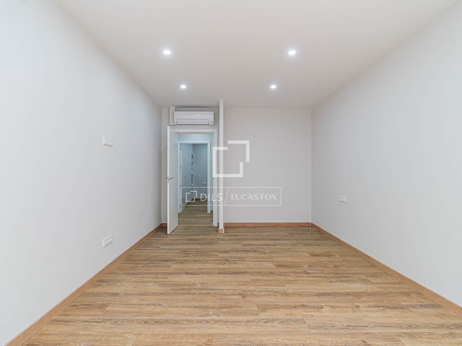 Huoneisto Barcelona, Espanja 6 makuuhuonetta, 180 m2 No. 192627