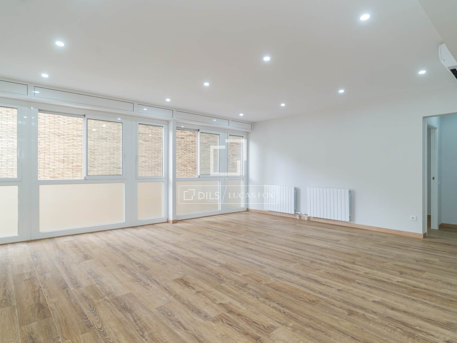 Huoneisto Barcelona, Espanja 6 makuuhuonetta, 180 m2 No. 192627
