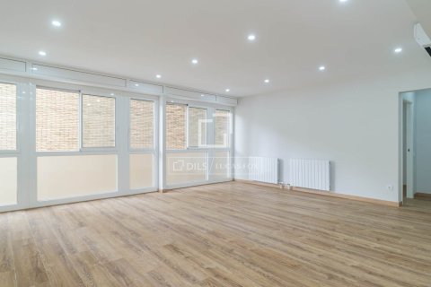 Apartment for sale in Barcelona, Spain 6 bedrooms, 180 sq.m. No. 192627 - photo 2