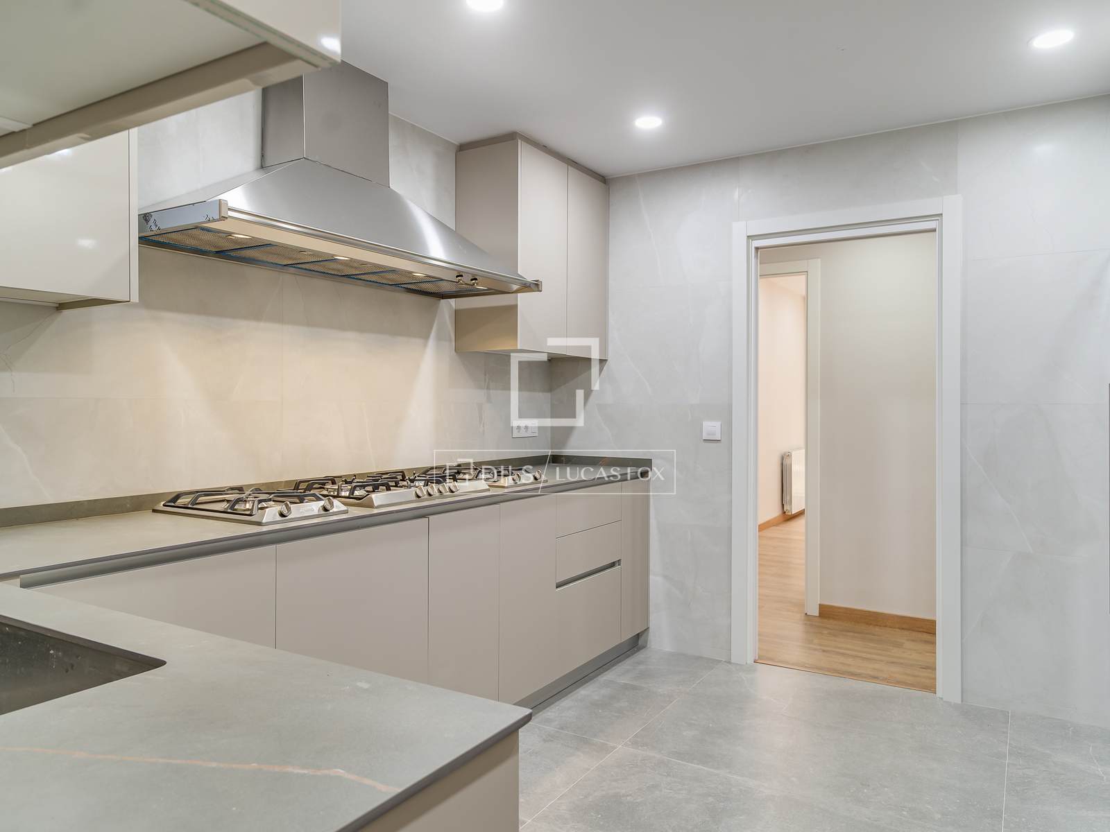 Huoneisto Barcelona, Espanja 6 makuuhuonetta, 180 m2 No. 192627