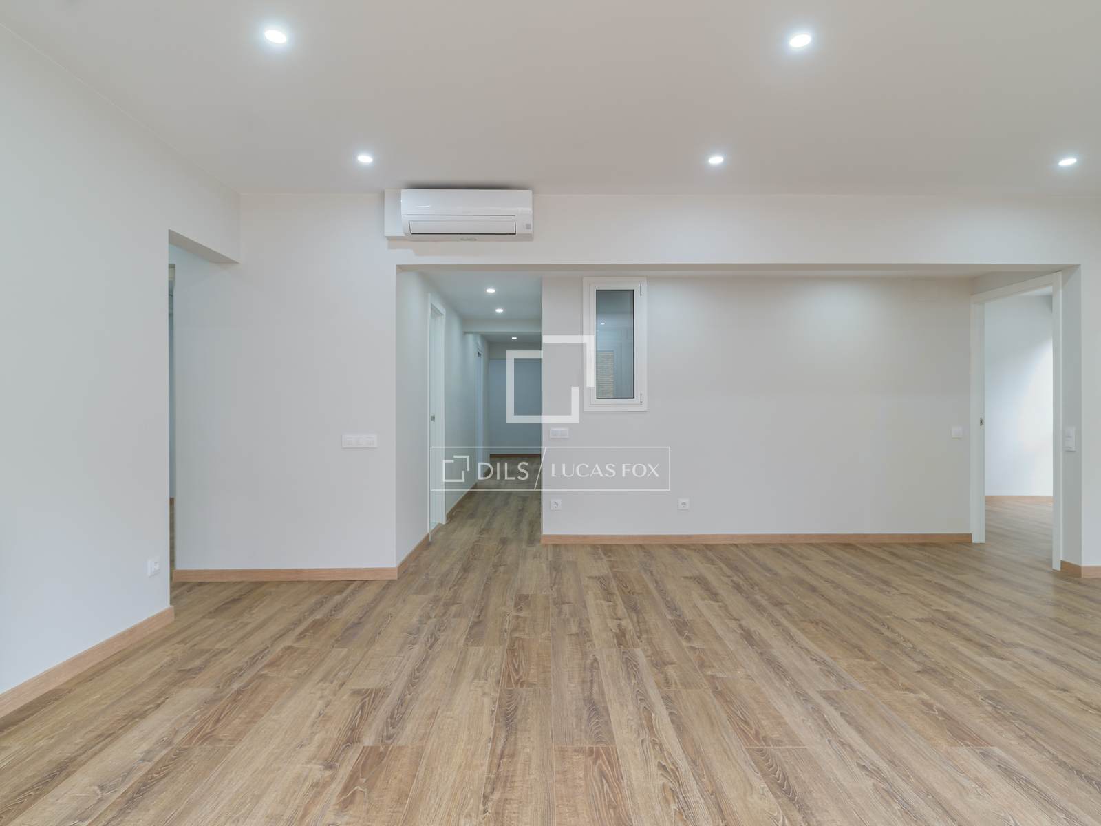 Huoneisto Barcelona, Espanja 6 makuuhuonetta, 180 m2 No. 192627