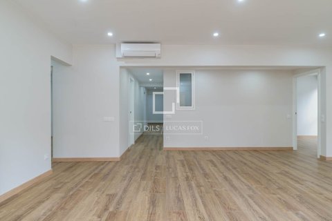 Apartment for sale in Barcelona, Spain 6 bedrooms, 180 sq.m. No. 192627 - photo 28