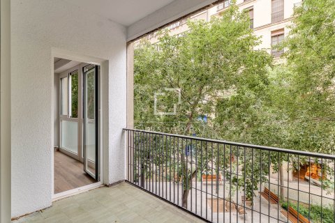 Apartment for sale in Barcelona, Spain 6 bedrooms, 180 sq.m. No. 192627 - photo 5