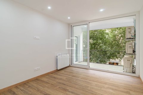Apartment for sale in Barcelona, Spain 6 bedrooms, 180 sq.m. No. 192627 - photo 11
