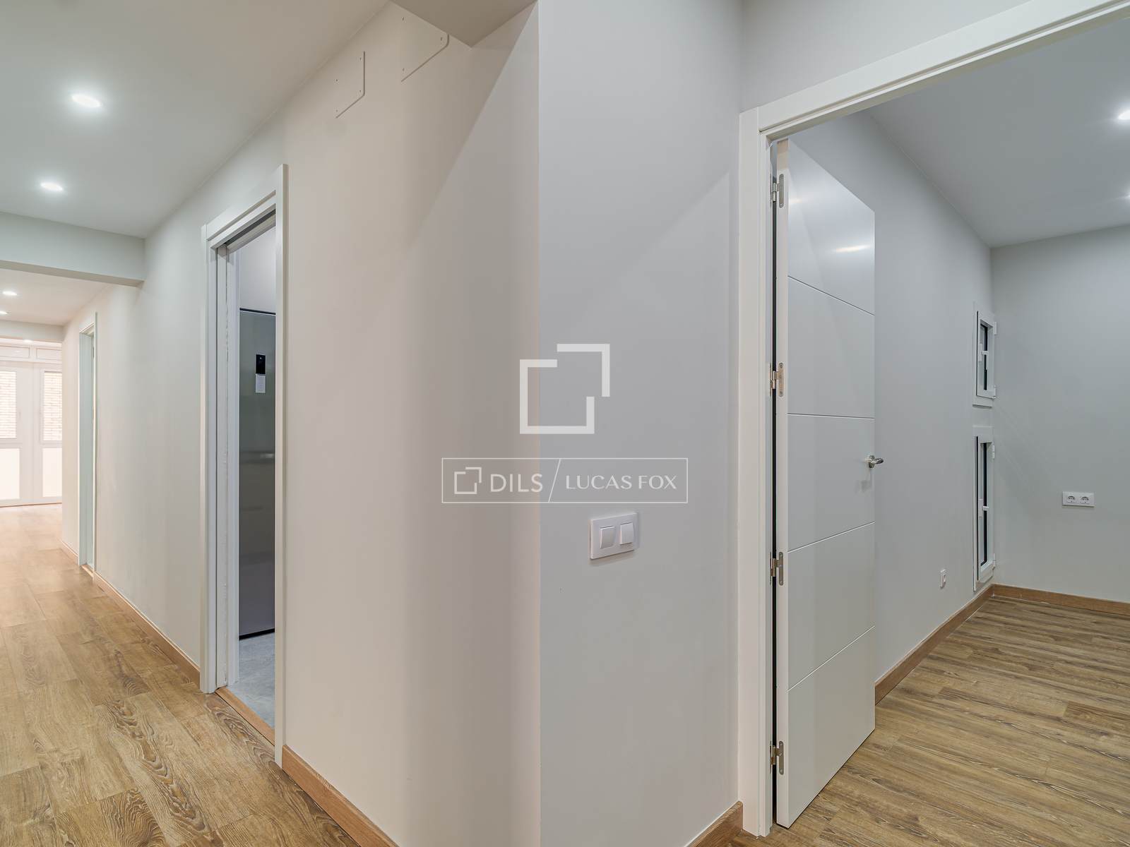Huoneisto Barcelona, Espanja 6 makuuhuonetta, 180 m2 No. 192627