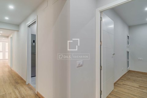 Apartment for sale in Barcelona, Spain 6 bedrooms, 180 sq.m. No. 192627 - photo 17