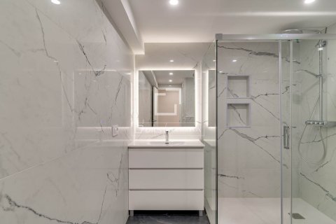 Apartment for sale in Barcelona, Spain 6 bedrooms, 180 sq.m. No. 192627 - photo 20