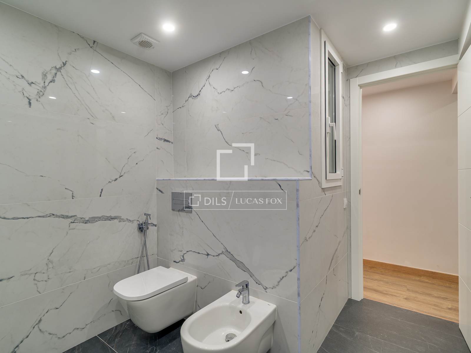 Huoneisto Barcelona, Espanja 6 makuuhuonetta, 180 m2 No. 192627