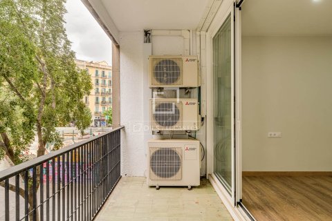 Apartment for sale in Barcelona, Spain 6 bedrooms, 180 sq.m. No. 192627 - photo 30