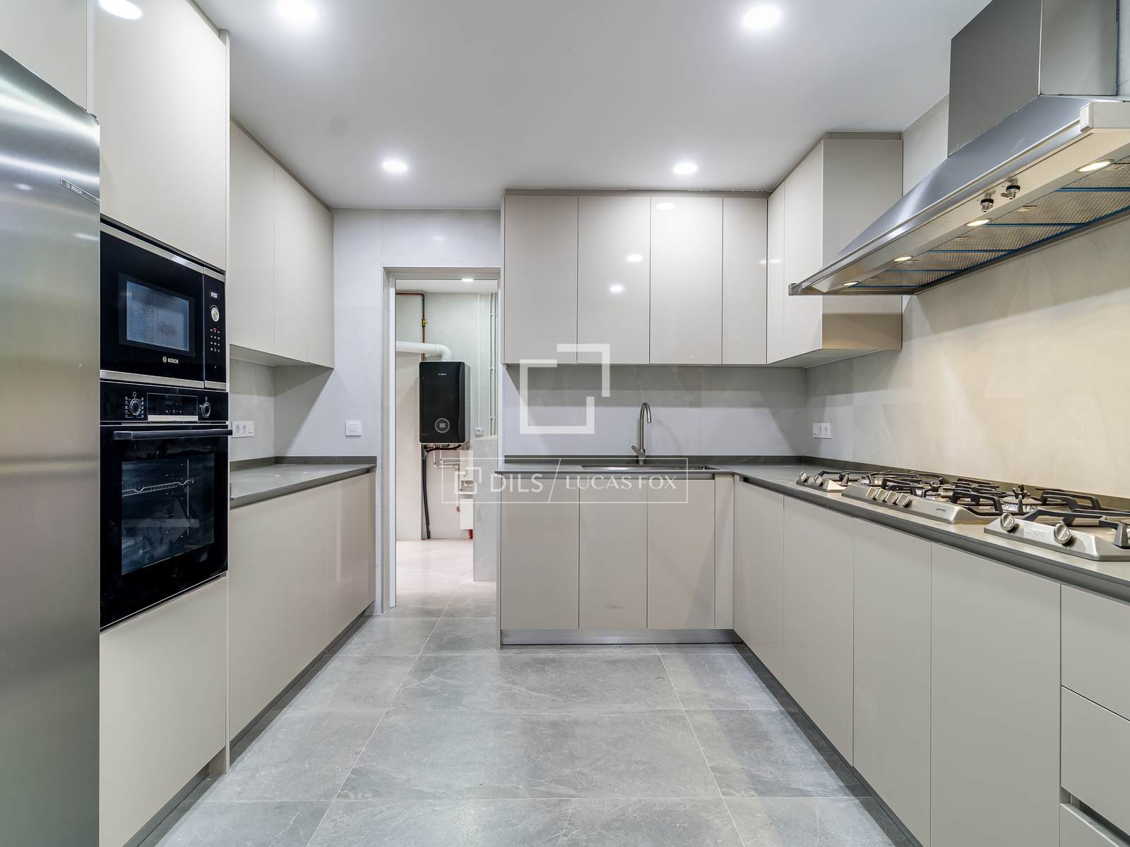 Huoneisto Barcelona, Espanja 6 makuuhuonetta, 180 m2 No. 192627