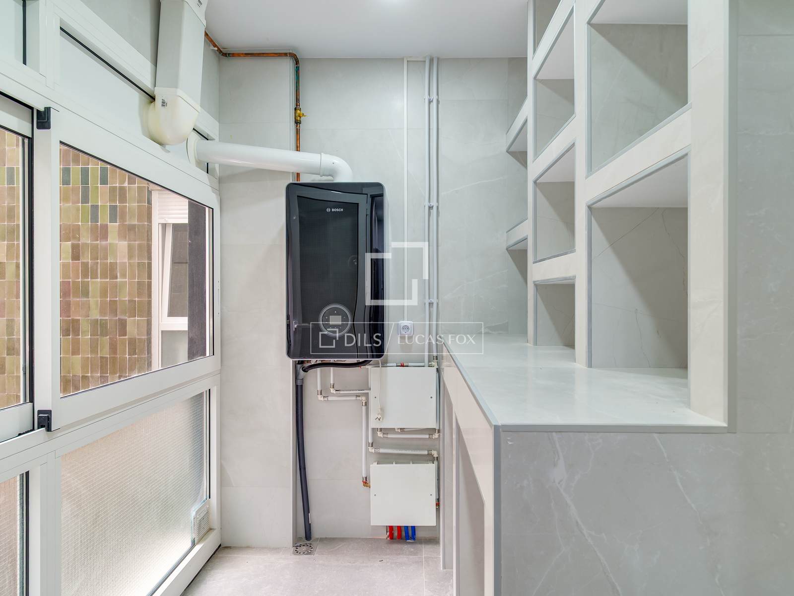 Huoneisto Barcelona, Espanja 6 makuuhuonetta, 180 m2 No. 192627