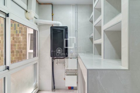 Apartment for sale in Barcelona, Spain 6 bedrooms, 180 sq.m. No. 192627 - photo 15