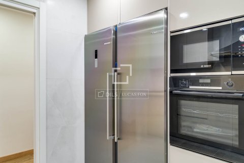 Apartment for sale in Barcelona, Spain 6 bedrooms, 180 sq.m. No. 192627 - photo 16
