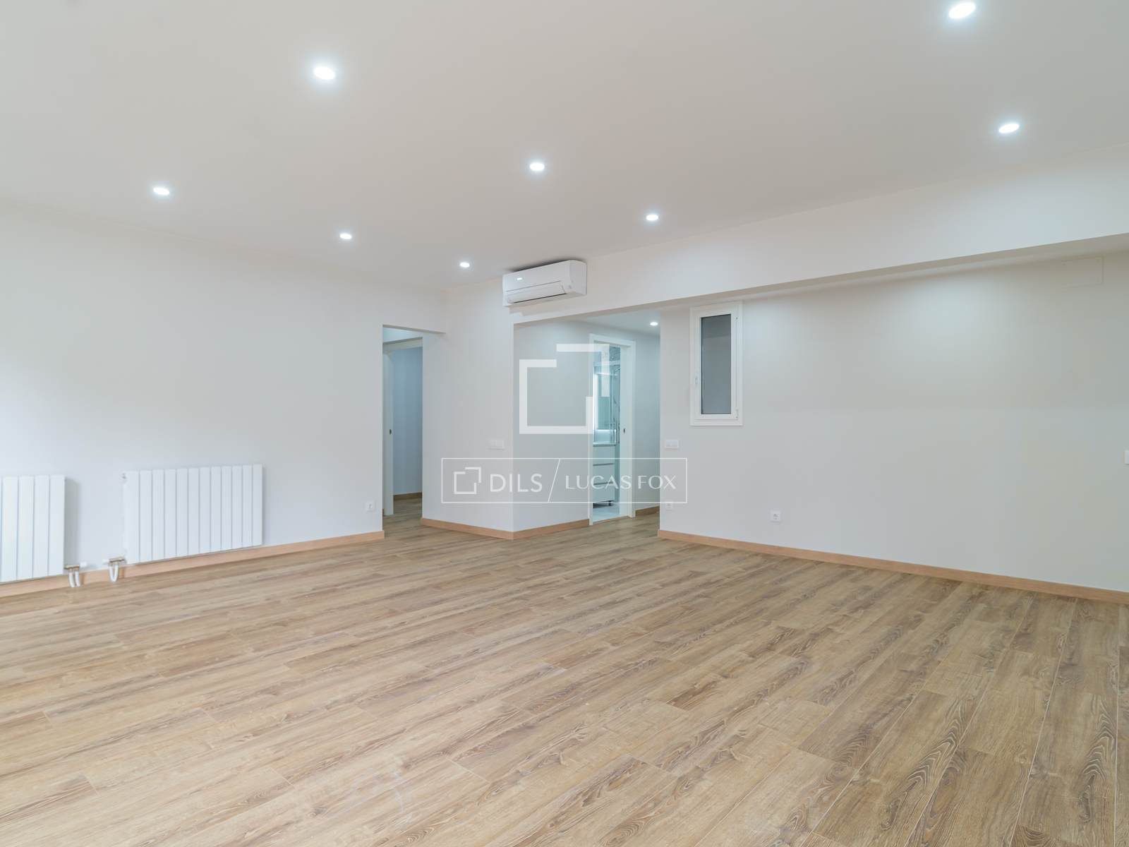 Huoneisto Barcelona, Espanja 6 makuuhuonetta, 180 m2 No. 192627