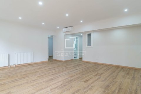 Apartment for sale in Barcelona, Spain 6 bedrooms, 180 sq.m. No. 192627 - photo 3