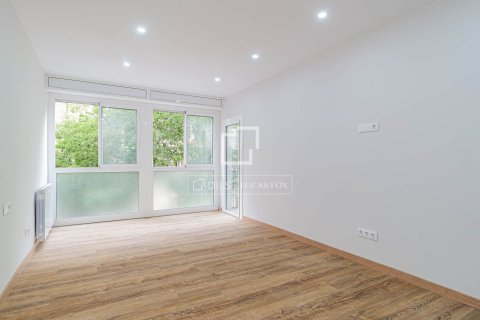 Apartment for sale in Barcelona, Spain 6 bedrooms, 180 sq.m. No. 192627 - photo 4