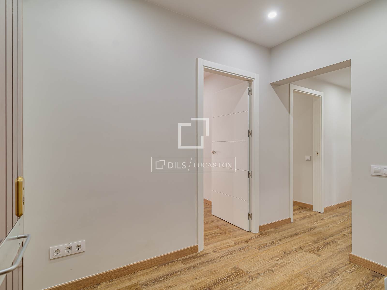 Huoneisto Barcelona, Espanja 6 makuuhuonetta, 180 m2 No. 192627