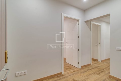 Apartment for sale in Barcelona, Spain 6 bedrooms, 180 sq.m. No. 192627 - photo 7