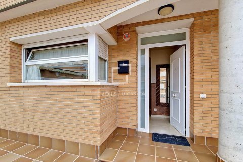 Villa for sale in Cubelles, Barcelona, Spain 3 bedrooms, 174 sq.m. No. 192626 - photo 4