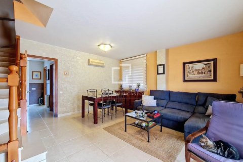 Villa for sale in Cubelles, Barcelona, Spain 3 bedrooms, 174 sq.m. No. 192626 - photo 2