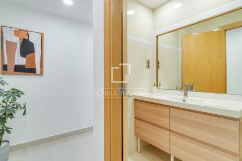 Apartment for sale in Barcelona, Spain 3 bedrooms, 112 sq.m. No. 192629 - photo 14