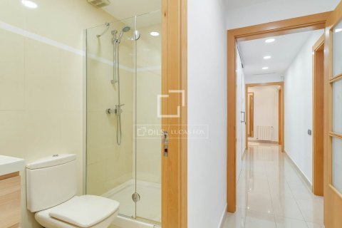 Apartment for sale in Barcelona, Spain 3 bedrooms, 112 sq.m. No. 192629 - photo 11