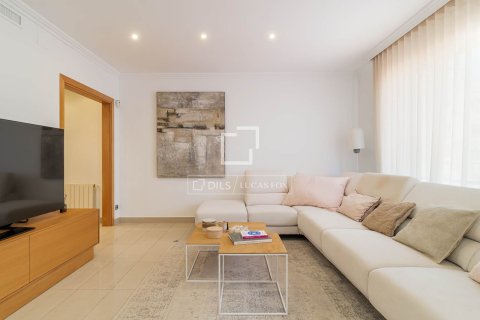 Apartment for sale in Barcelona, Spain 3 bedrooms, 112 sq.m. No. 192629 - photo 4