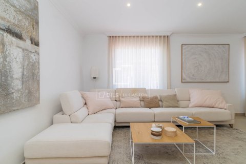 Apartment for sale in Barcelona, Spain 3 bedrooms, 112 sq.m. No. 192629 - photo 2