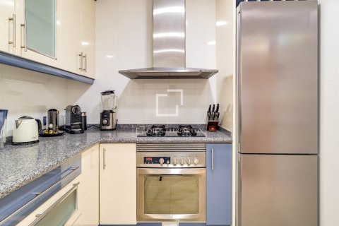 Apartment for sale in Barcelona, Spain 3 bedrooms, 112 sq.m. No. 192629 - photo 8