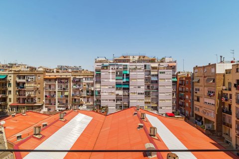 Apartment for sale in Barcelona, Spain 3 bedrooms, 112 sq.m. No. 192629 - photo 29