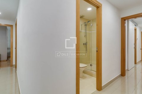 Apartment for sale in Barcelona, Spain 3 bedrooms, 112 sq.m. No. 192629 - photo 16