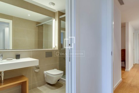 Penthouse for sale in Barcelona, Spain 2 bedrooms, 111 sq.m. No. 192624 - photo 12