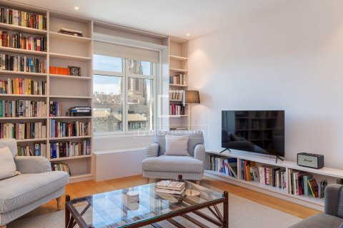 Penthouse for sale in Barcelona, Spain 2 bedrooms, 111 sq.m. No. 192624 - photo 2