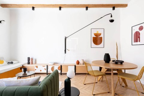 Apartment in Barcelona, Spain 2 bedrooms, 86 sq.m. No. 192623