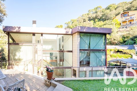 Продажа дома в Барселона, Испания 6 спален, 385м2 №152348 - фото 4