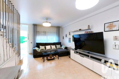 Kaupunkipientalo myytävänä Santa Oliva, Tarragona, Espanja, 4 makuuhuonetta, 119 m2 No. 152343 - kuva 4