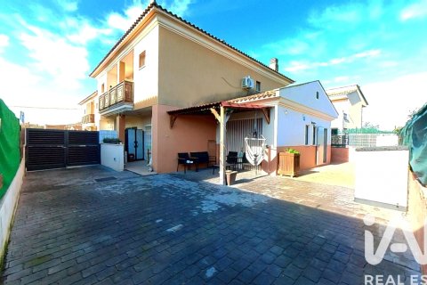 Villetta a schiera a Santa Oliva, Tarragona, Spagna 4 camere da letto, 119 mq. N° 152343