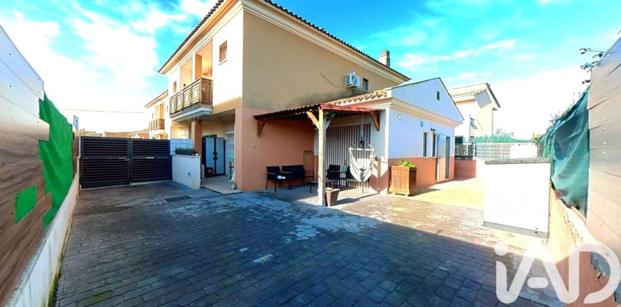 Kaupunkipientalo Santa Oliva, Tarragona, Espanja 4 makuuhuonetta, 119 m2 No. 152343