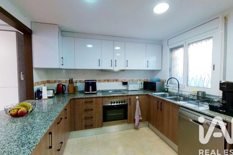 Kaupunkipientalo myytävänä Santa Oliva, Tarragona, Espanja, 4 makuuhuonetta, 119 m2 No. 152343 - kuva 3