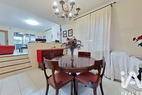 Продажа таухауса в Кастельон-де-ла-Плана, Кастельон, Испания 4 спальни, 226м2 №152347 - фото 7