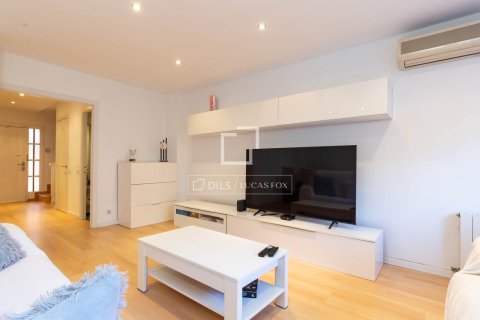 Villa for sale in Sant Just Desvern, Barcelona, Spain 5 bedrooms, 219 sq.m. No. 150590 - photo 21