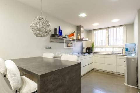 Villa for sale in Sant Just Desvern, Barcelona, Spain 5 bedrooms, 219 sq.m. No. 150590 - photo 13