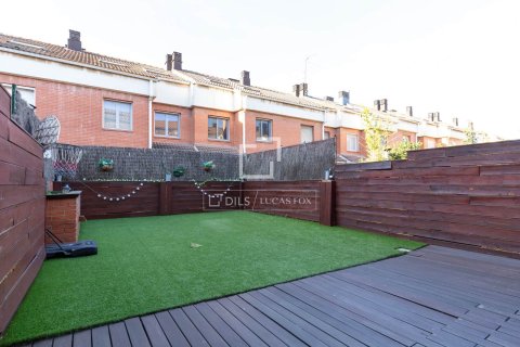 Villa for sale in Sant Just Desvern, Barcelona, Spain 5 bedrooms, 219 sq.m. No. 150590 - photo 7