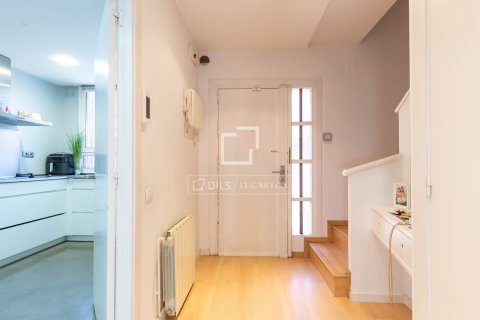 Villa for sale in Sant Just Desvern, Barcelona, Spain 5 bedrooms, 219 sq.m. No. 150590 - photo 12