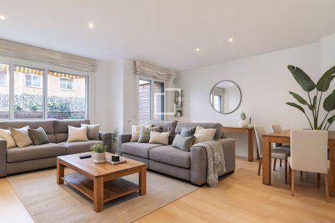 Villa for sale in Sant Just Desvern, Barcelona, Spain 5 bedrooms, 219 sq.m. No. 150590 - photo 2