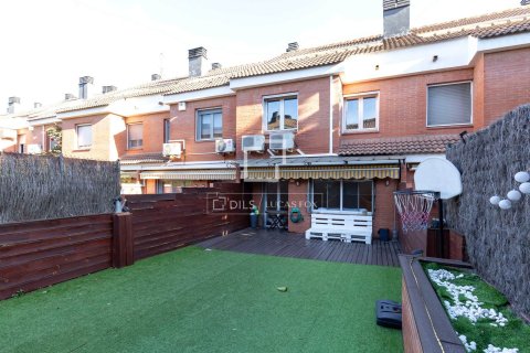 Villa for sale in Sant Just Desvern, Barcelona, Spain 5 bedrooms, 219 sq.m. No. 150590 - photo 4