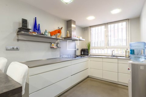 Villa for sale in Sant Just Desvern, Barcelona, Spain 5 bedrooms, 219 sq.m. No. 150590 - photo 14