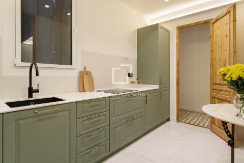 Apartament w Barcelona, Hiszpania 2 sypialnie, 180 mkw. nr 150593 – zdjęcie 27